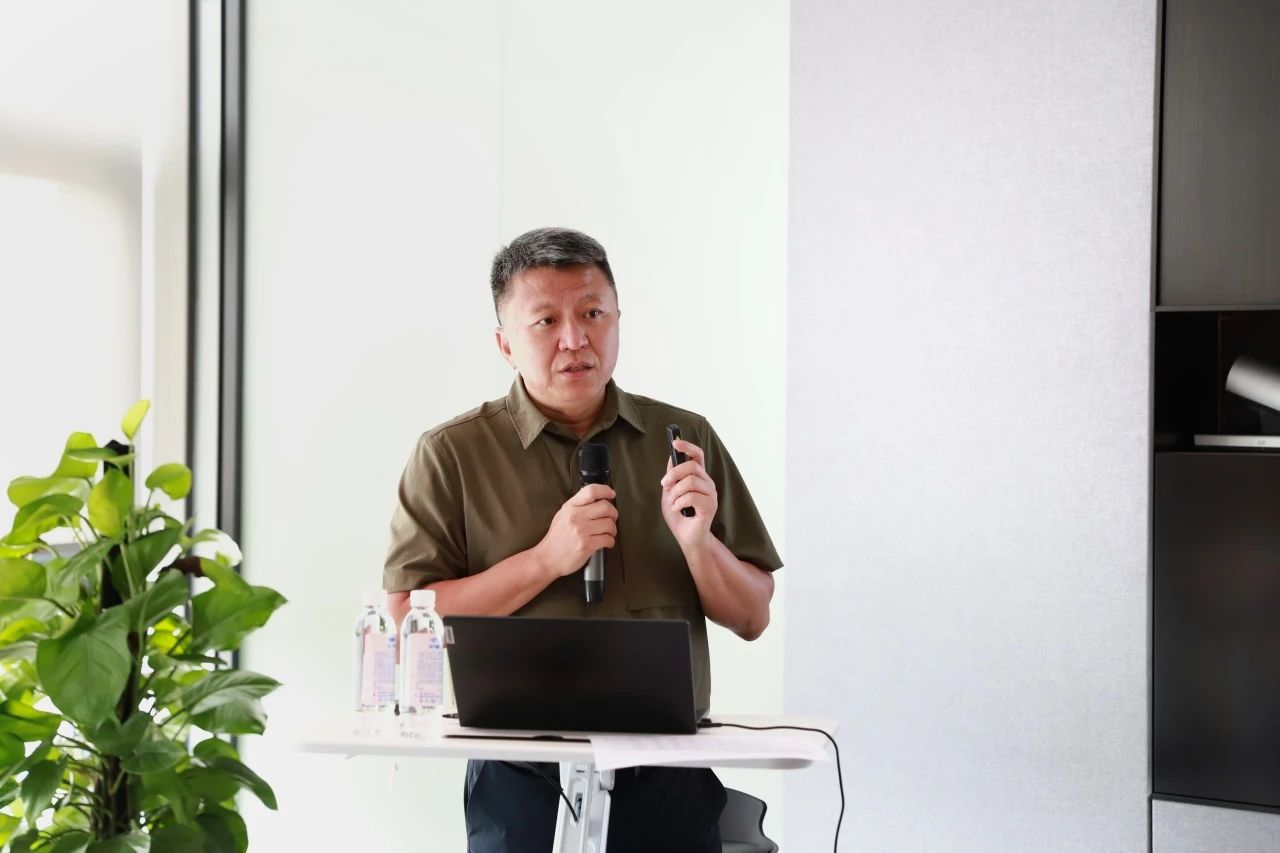 6388931268676889024454557